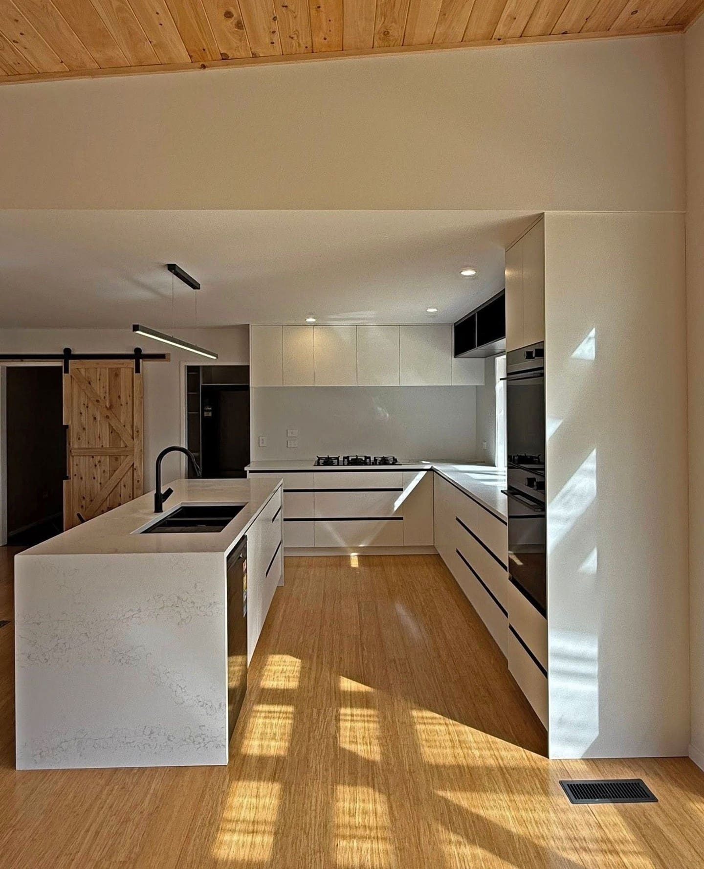 Sustainable style meets modern design. 💚 Compressed bamboo flooring adds the perfect touch of warmth to this clean, white kitchen. 🌱
🔨 Eves Construction, Ohakune
🏠️ Kitchen - Kitchen Contours Whanganui
#plantationbamboo #bamboo #flooring #bambooflooring #nzrenovations #sustainabledesign #sustainable #gogreen #beautiful #inspiration #natural #ecological #ecofriendly #buildgreen #durable #durableflooring #interiordesign #nzinterior #newbuild #newzealand #design #nzdesigner #architecture #architect #nzbuilding